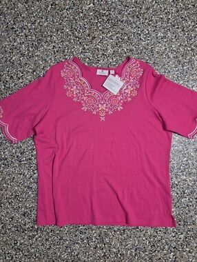 Quacker Factory Hot Pink Embroidered V-Neck Short Sleeve Top